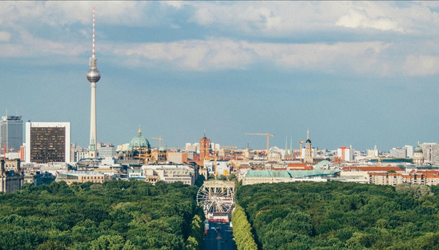 Berlinde başörtülü kadına ırkçı saldırı