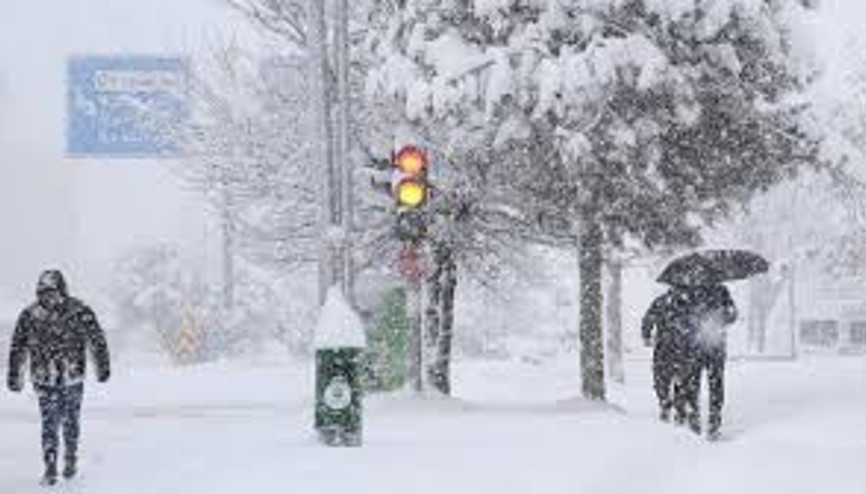 Türkiye’de yoğun kar yağışı: Kentler beyaza büründü, ulaşım aksadı