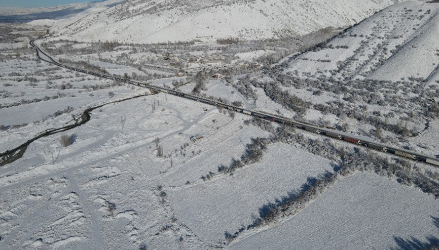 Erzincan- Erzurum karayolunda kaza 12 kilometrelik araç kuyruğu oluştu