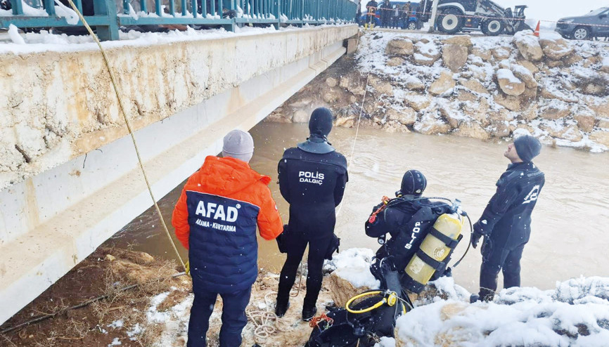 Okul yolunda facia... 3 çocuk öldü baba aranıyor