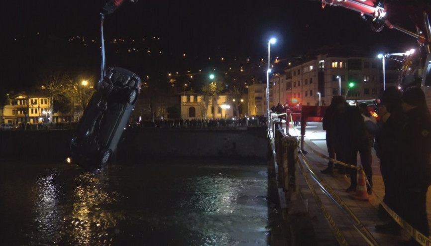 Otomobil, Yeşilırmaka uçtu; 1 ölü, 1 yaralı