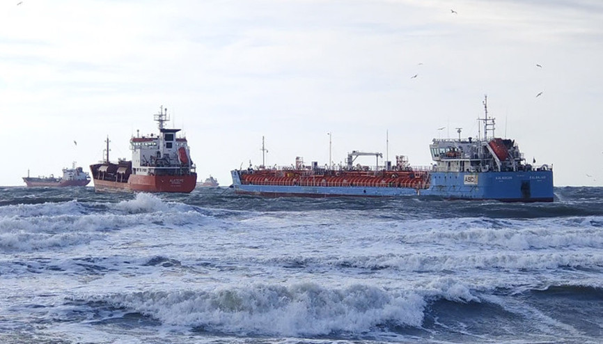 Son dakika...Küçükçekmece açıklarında iki tanker birbirine temas etti Tankerlerden biri kurtarıldı