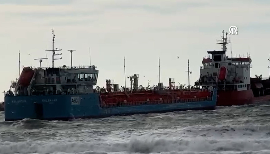 Küçükçekmece açıklarında iki tanker birbirine temas etti