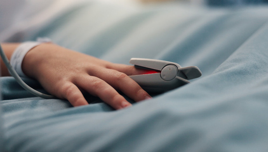 Dört yaşındaki kız çocuğu kanepede cansız yatıyordu, gözleri donuk, yüzü morarmıştı... Ailesi onu nasıl kurtardı İşte her ebeveynin bilmesi gerekenler