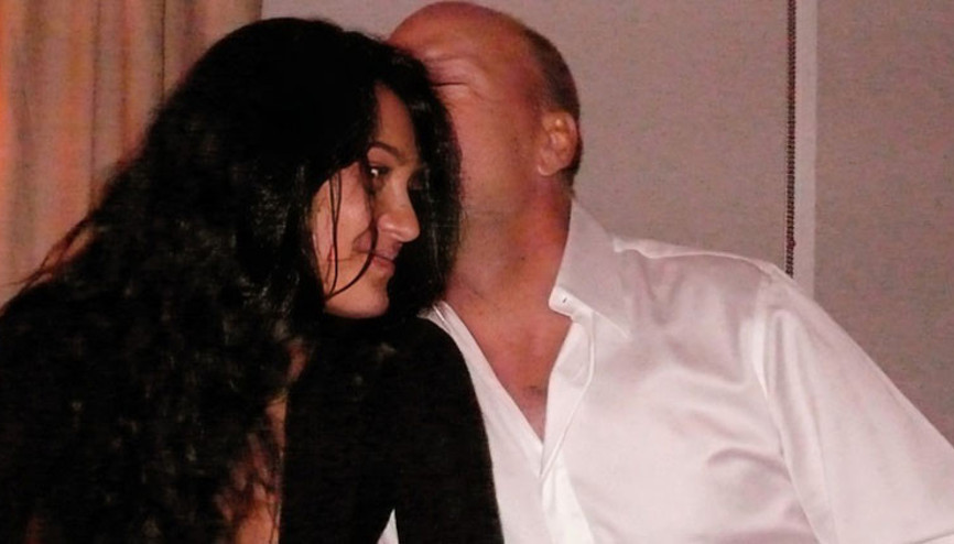 Demansla boğuşan ünlü oyuncunun eşinden yürek burkan paylaşım… ‘18 yıl önce saçlarımı öptü, o an sanki zaman durdu’ Demansla boğuşan ünlü oyuncunun eşinden yürek burkan paylaşım… ‘18 yıl önce saçlarımı öptü, o an sanki zaman durdu’