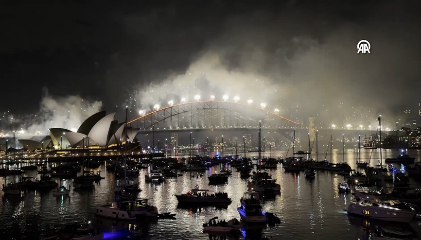 Sydney 2026ya görkemli havai fişek gösterileriyle girdi