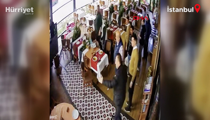 Cahit Berkayın kullandığı otomobil restorana girdi