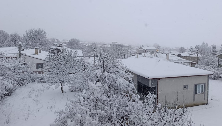 Samsunda kar yağışı; ulaşım aksadı