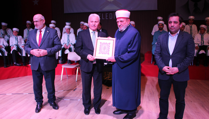 Antalyada 27 hafız için icazet töreni Antalyada 27 hafız için icazet töreni