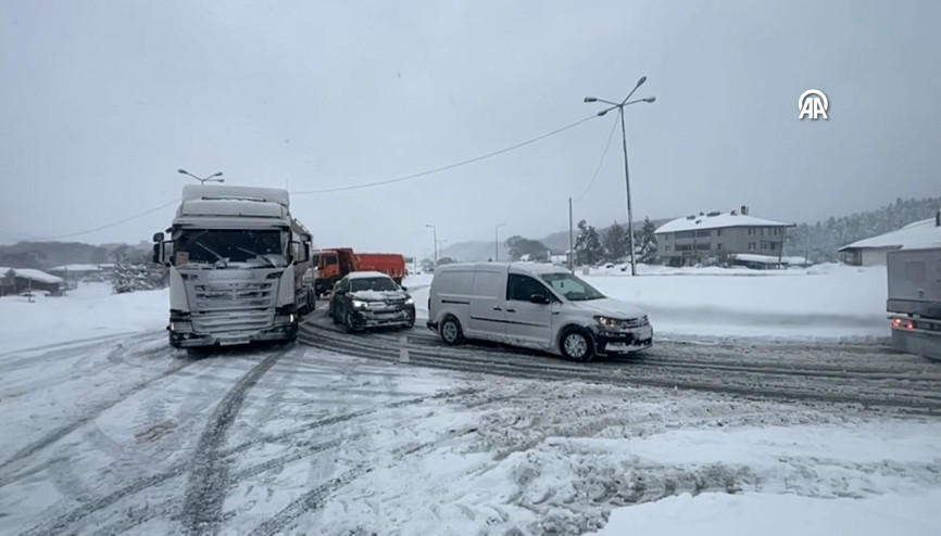 D-100 karayolu İstanbul istikameti trafiğe kapandı