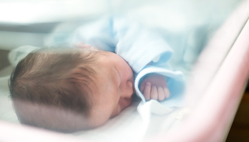 İstanbulda açlığa terk edilen 2 aylık bebek hayatını kaybetti: Aile üyeleri tutuklandı