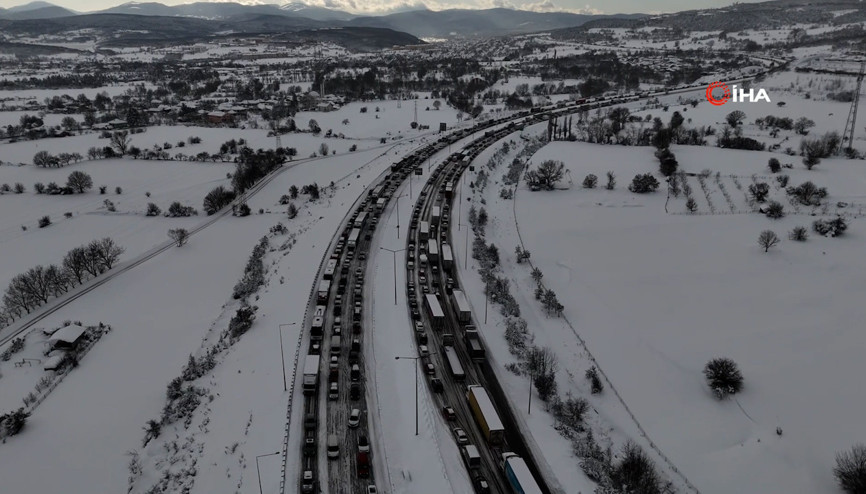 TEM Otoyolu’nun Bolu geçişinde trafik felç