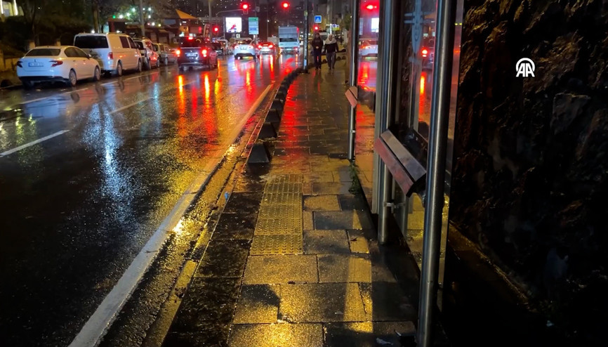 Esenlerde otobüs durağında bulunan bebek koruma altına alındı