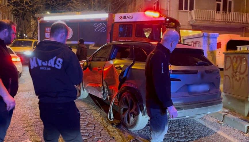 Trafik kazası sonrası eşimle kavga ettim diyerek aracını bırakıp kaçtı