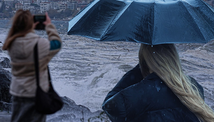 İstanbul dahil 24 ilde alarm Kuvvetli fırtına geliyor: 3 bölgede sağanak yağış etkili olacak | Hava sıcaklığı bir anda değişecek: Meteoroloji il il uyardı