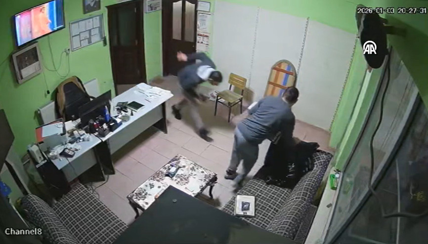 Elazığda 4,7 büyüklüğündeki deprem anı kamerada