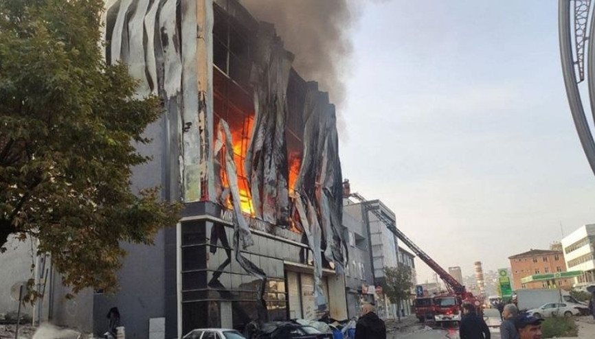 7 kişi hayatını kaybetmişti… Kozmetik fabrikası faciasına ilişkin hazırlanan iddianame iade edildi 7 kişi hayatını kaybetmişti… Kozmetik fabrikası faciasına ilişkin hazırlanan iddianame iade edildi