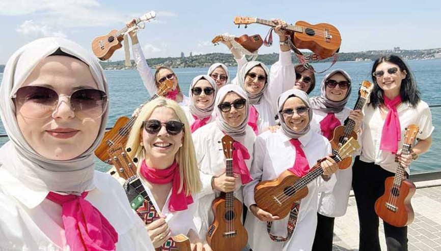 Müzik öğretmenlerinden ‘ukulele’ orkestrası