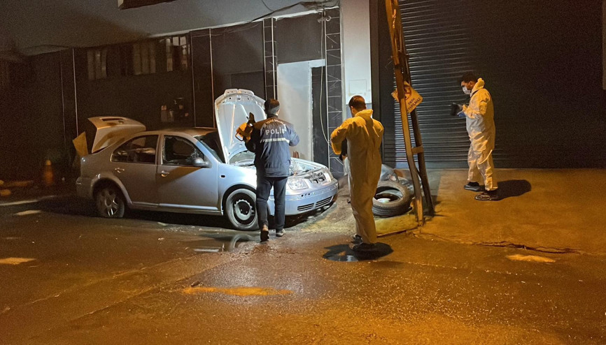 Kağıthanede ısınmak için girdiği otomobilde çıkan yangında hayatını kaybetti