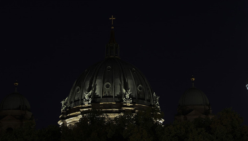 Berlin karanlığa gömüldü