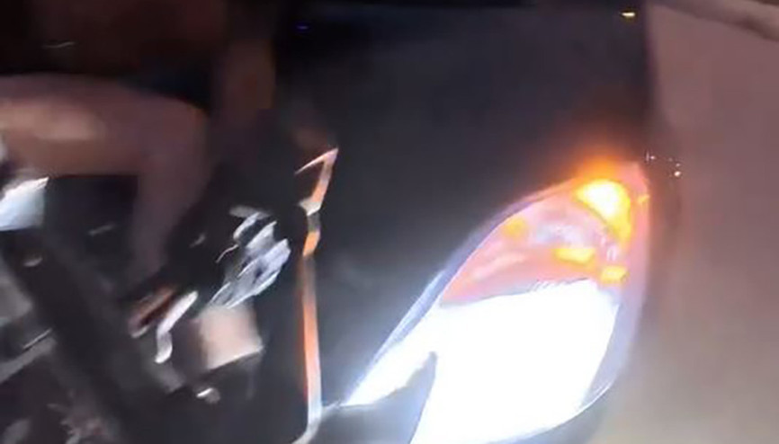 Otomobilin çarptığı motosikletin sürücüsü yaralandı