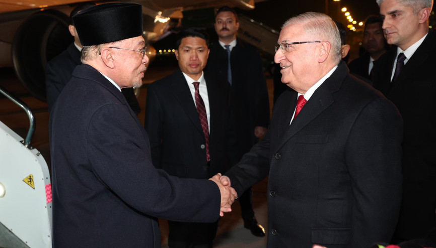 Bakan Güler, Malezya Başbakanı İbrahimi karşıladı