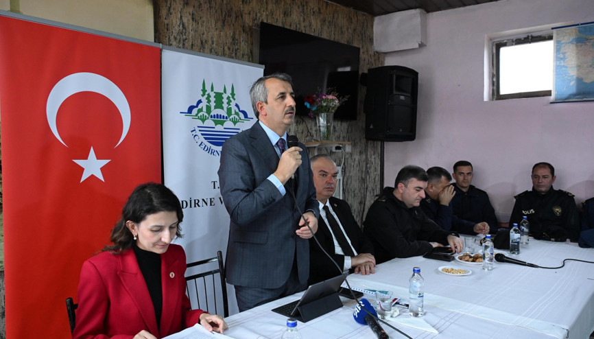 Edirne Valisi Sezer, Enez’de muhtarlar ve vatandaşlarla bir araya geldi Edirne Valisi Sezer, Enez’de muhtarlar ve vatandaşlarla bir araya geldi