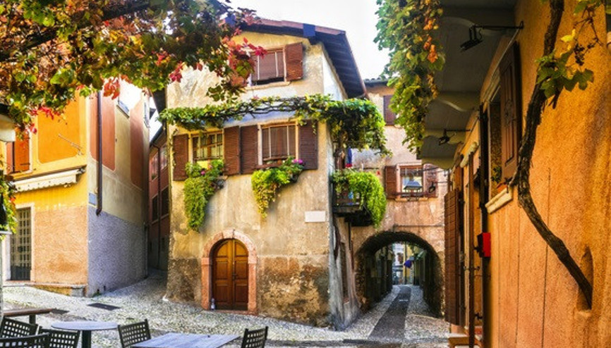 Tren yolculuklarından tepelerdeki kasabalara: Kuzey İtalya seyahati için bavul ipuçları Tren yolculuklarından tepelerdeki kasabalara: Kuzey İtalya seyahati için bavul ipuçları