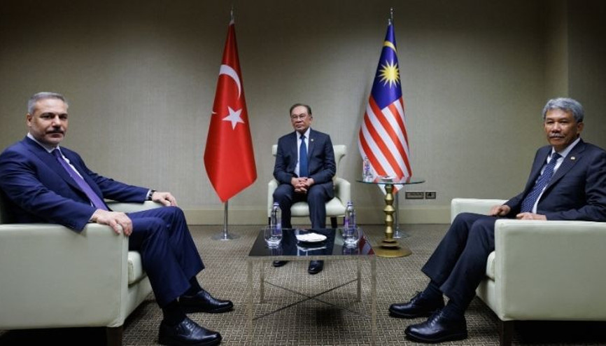 Dışişleri Bakanı Hakan Fidan, Malezya Başbakanı İbrahim ve mevkidaşı ile görüştü