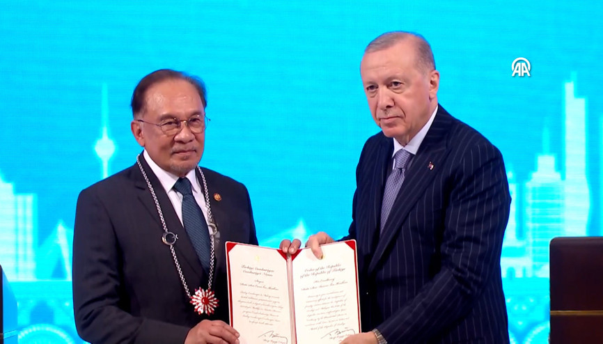 Cumhurbaşkanı Erdoğan, Malezya Başbakanı İbrahime Cumhuriyet Nişanı tevcih etti