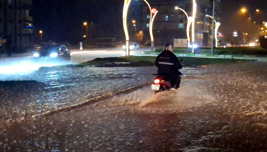 Edirne ve Kırklarelide sağanak; su baskınları yaşandı Edirne ve Kırklarelide sağanak; su baskınları yaşandı