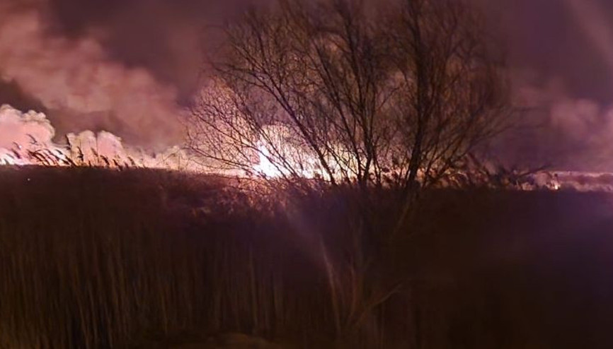 Türkiye’nin 12’nci gölü Eber’i kuraklık vurdu, 5 farklı noktada yangın çıktı Türkiye’nin 12’nci gölü Eber’i kuraklık vurdu, 5 farklı noktada yangın çıktı