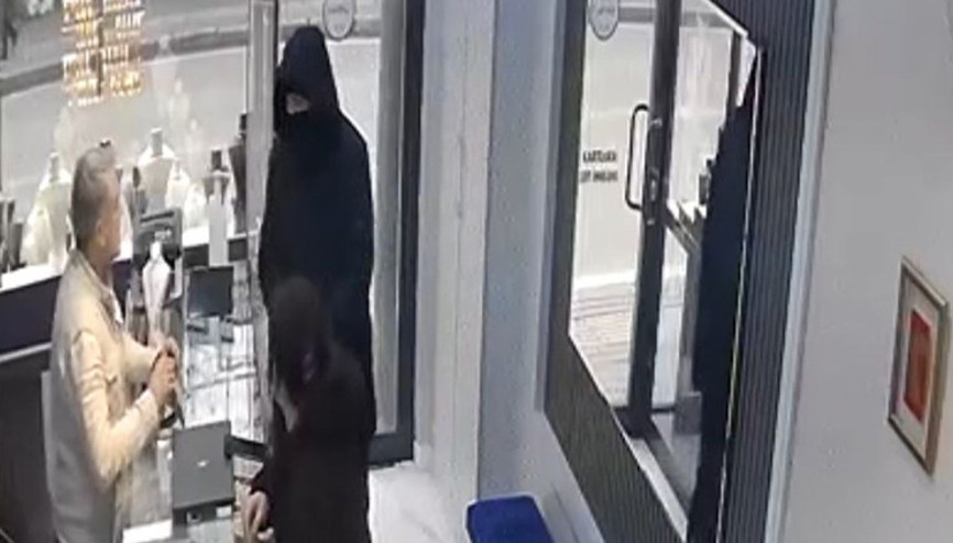 Bursada ilginç soygun girişimi Kuyumcudan duyduklarından sonra arkasına bakmadan kaçtı