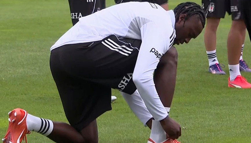 Beşiktaşta Tammy Abraham kamptan ayrıldı