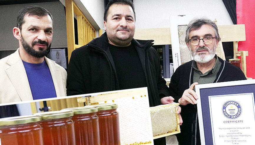 İş adamı tarafından satın alındı Kilosu tam 11 bin 118 avro | Bu yöredeki bal Guinness Rekorlar Kitabına girdi