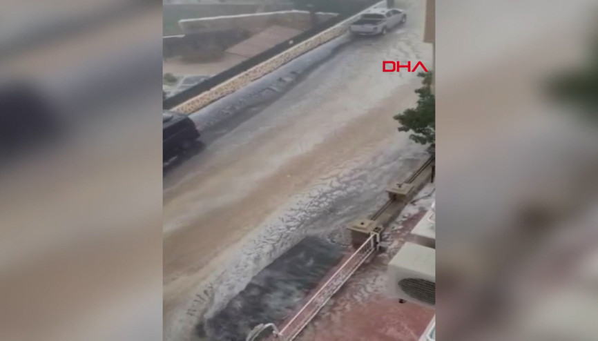 Alanyada sağanak ve dolu hayatı olumsuz etkiledi