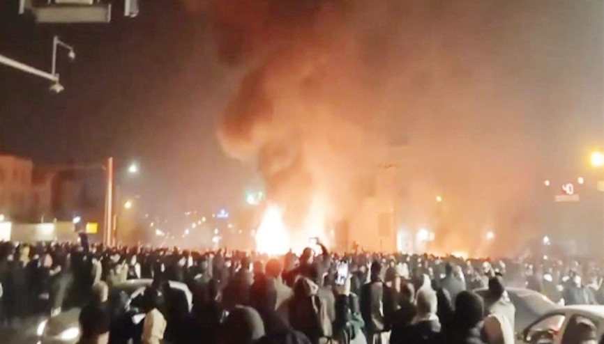 İran’da gerilim ve can kaybı yükseldi... İnternet kesilince çatışmalar arttı