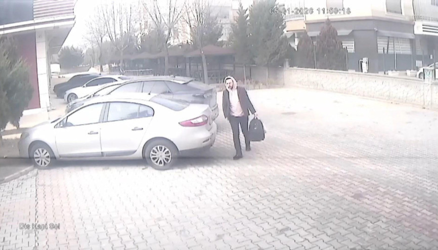 9 yıldır aranan FETÖ firarisi kardeşinin kimliğiyle saklandığı evde yakalandı