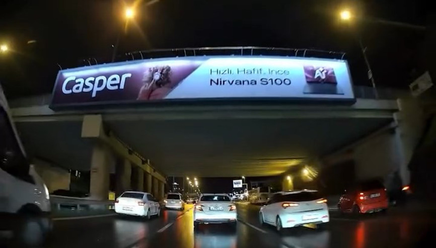 İstanbul - Maltepe’de otomobilin motosiklete çarptığı anlar kamerada