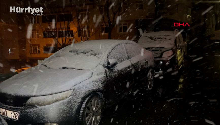 İstanbulda gün boyu beklenen kar yağışı gece saatlerinde etkisini gösterdi