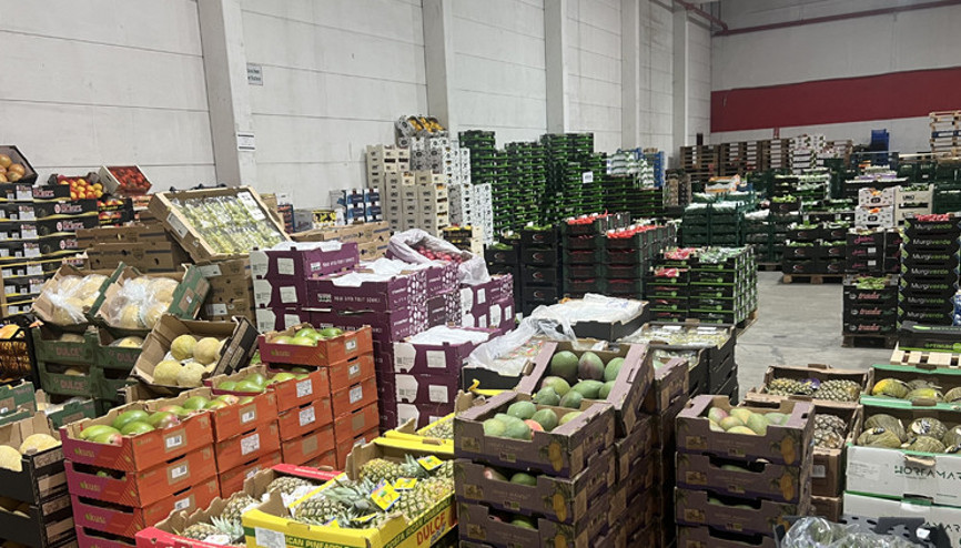 Köln hali yeni yerlerinde müşteri bekliyor