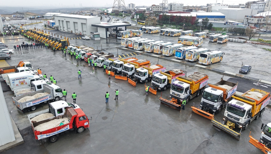 Sultangazide kar ve buzlanmaya karşı çalışmalar sürüyor