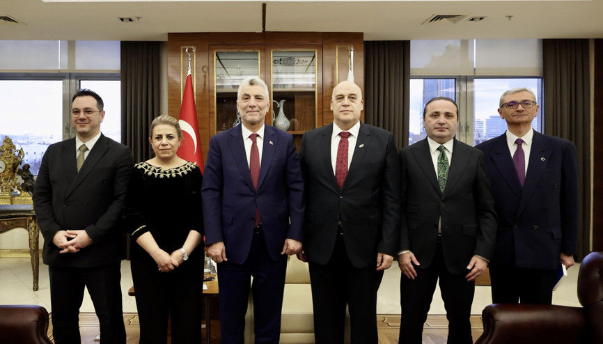 Bakan Bolat, büyükelçileri kabul etti