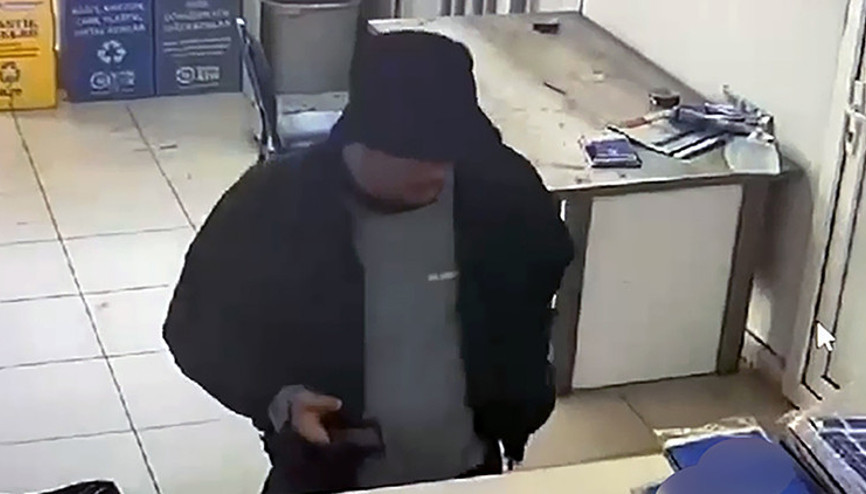 Kargo şubesinde şeytani planla dolandırıcılık Tanıdığa kargolatıp tuzağa düşürdüler