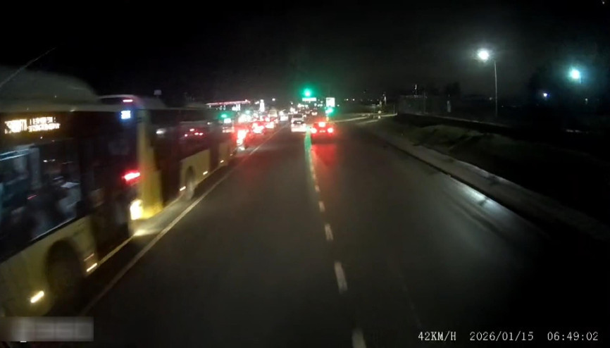 İstanbul - Başakşehirde 3 İETT otobüsü çarpıştı; yaralılar var -1