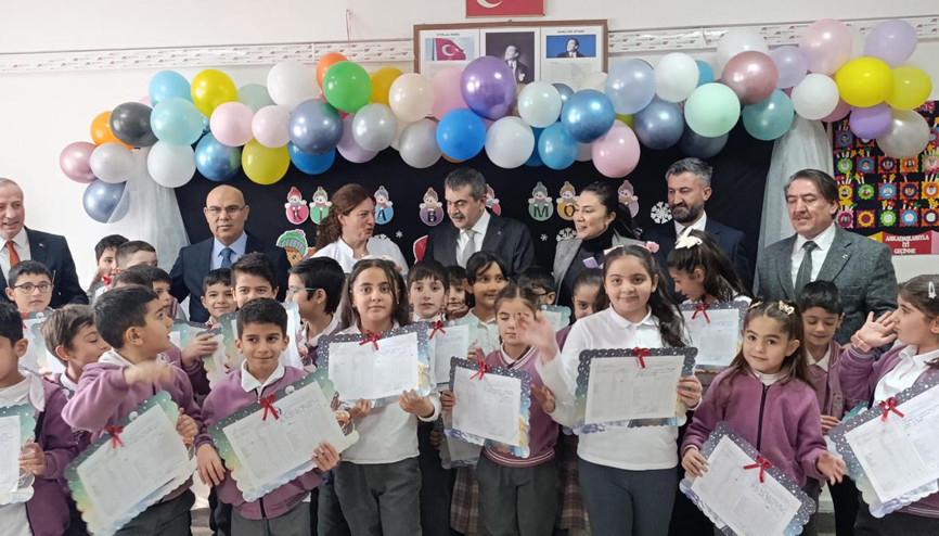 Bakan Tekin açıkladı... Milli Eğitim Akademileri ile branş bazlı öğretmen eğitiminde yeni süreç başlıyor