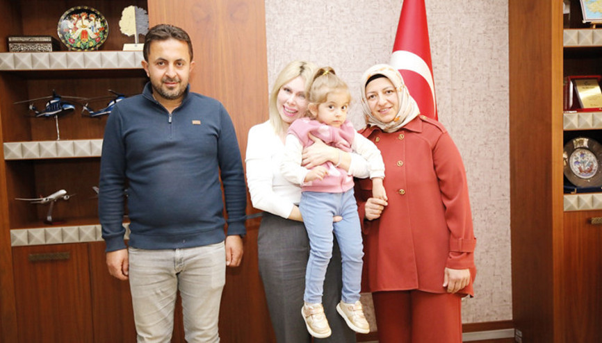 ‘Mucize bebek’ doktorunu ziyaret etti: İki özlenen buluştu