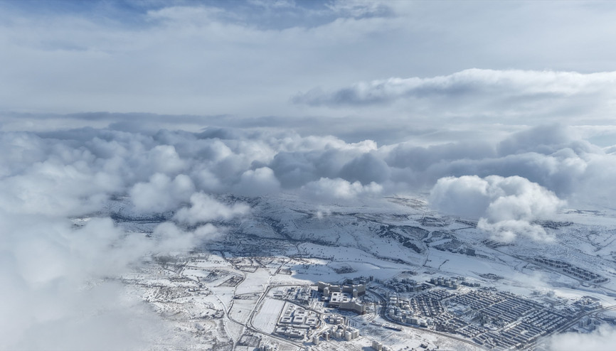 Kent beyaza büründü Büyüleyen manzara dronla görüntülendi Kent beyaza büründü Büyüleyen manzara dronla görüntülendi