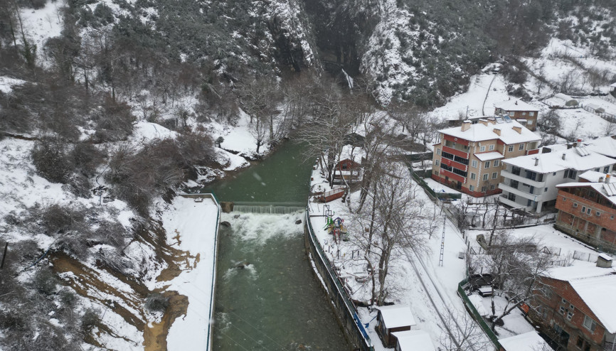Ulukaya Kanyonu ve Şelalesinde kar manzarası