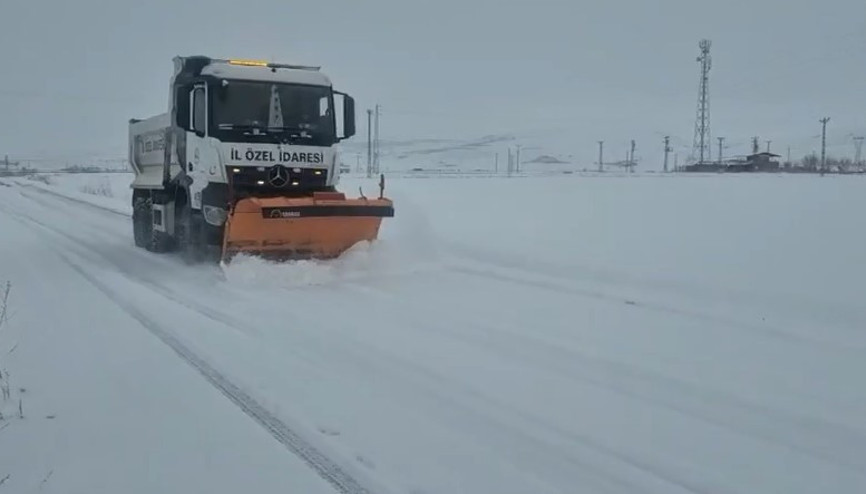 Elazığ’da kar nedeniyle 273 köy yolu ulaşıma kapandı